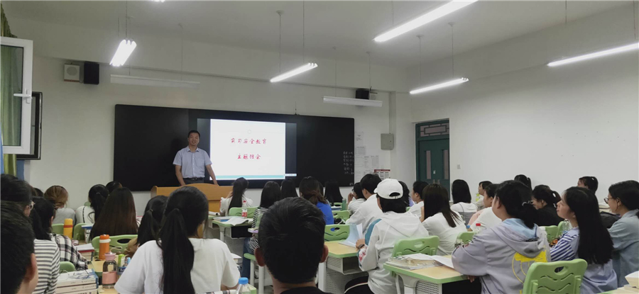 医学技术学院成功开展2020届学生实习动员教育系列活动.jpg