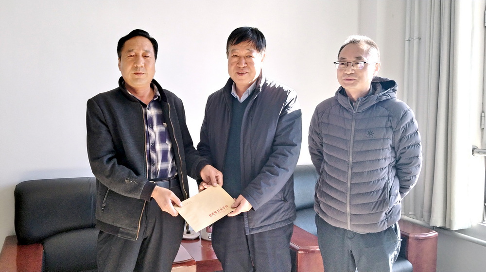 240105工会慰问职工 (3)_调整大小.jpg