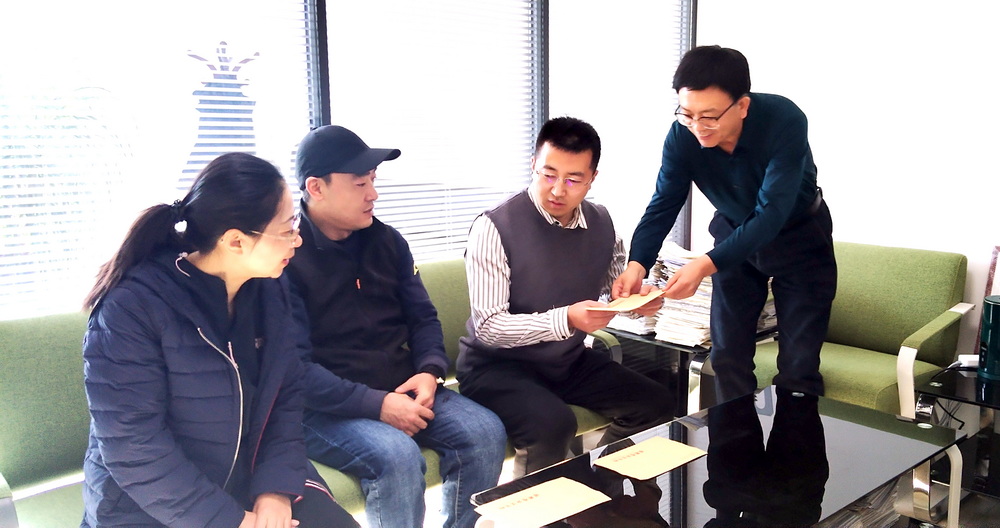 240105工会慰问职工 (2)_调整大小.jpg